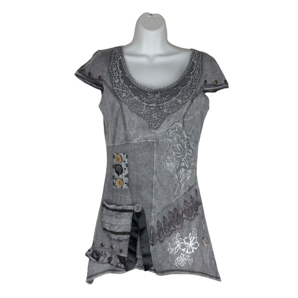 Feminine Gray Lace Embroidered Short Sleeve Scoop Neckline Tunic Top Small - Picture 2 of 14